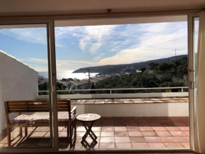 Apartment with seaview and pool